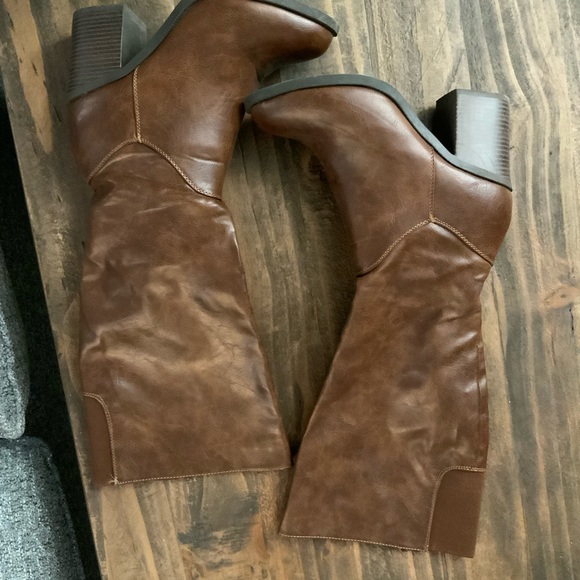 Boots - Picture 3 of 4